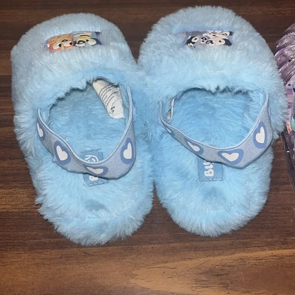 Bluey shoes- 2 pair size 7 - Picture 4 of 9
